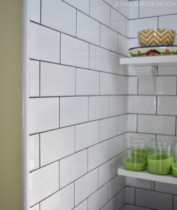 SUBWAY TILE: How do you choose the right subway tile for the project? There are MANY subway tile styles + colors. Here are useful tips that will help the process of choosing the right subway tile for the project. Plus check out the before and after of the tile installation of this kitchen remodel. www.JennaBurger.com 