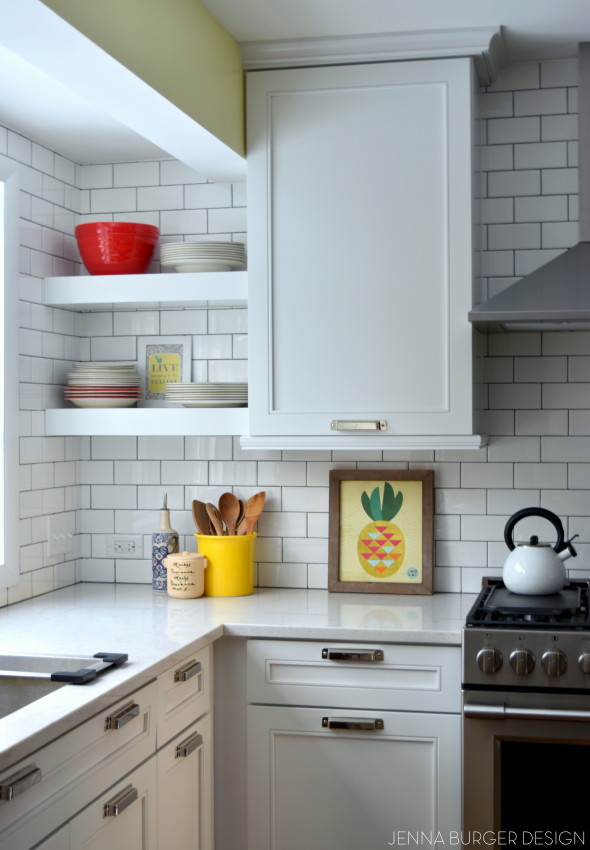 How do you choose the perfect kitchen tile backsplash? There are so many decisions. Check out this not-to-be-missed round up of 12 ideal options for the kitchen backsplash. Click over to check them out > www.JennaBurger.com