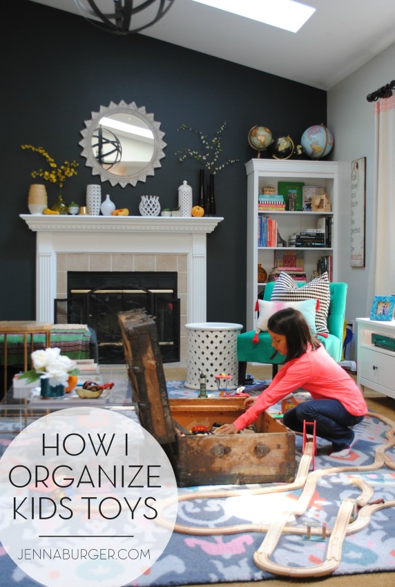 DIY Toy Organizers: Avoid a toy takeover! Corralling toy clutter can be quite overwhelming, but with clever DIY projects, organizing can be a cinch. Round up by www.JennaBurger.com